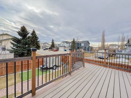 Spacious 4 Bed Home In Stonegate, Airdrie | Solar Panels | Double Garage - Photo 2