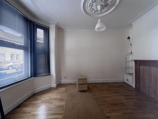 3 bedroom private hall to rent - Photo 1