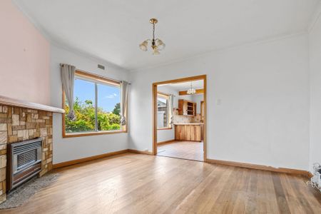 363 St Leonards Road - Photo 2