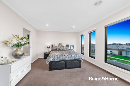 26 Omeara Crescent, Cranbourne East, VIC 3977 - Photo 5