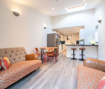 Top-spec 2-bathroom architecturally-designed property in prime loca... - Photo 2