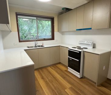 “Spacious Townhouse with Garage & Private Backyard – Prime Bankstow... - Photo 5