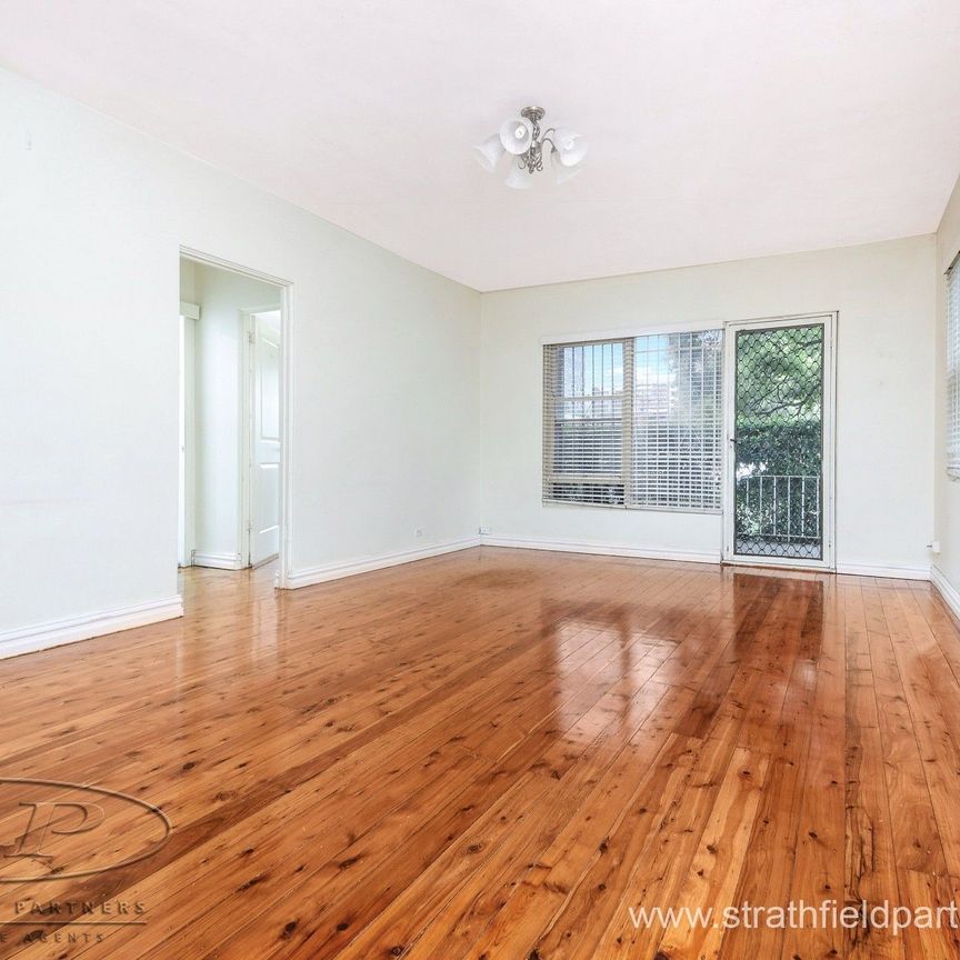 Stylish & Convenient Location - Photo 1