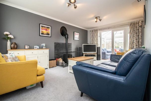 4 bedroom detached house to rent - Photo 1