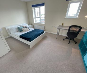 4 bedroom terraced house to rent - Photo 5