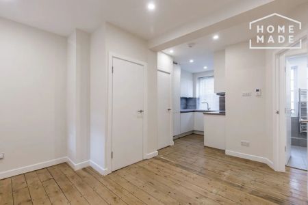 Brent House, E9 - Photo 2