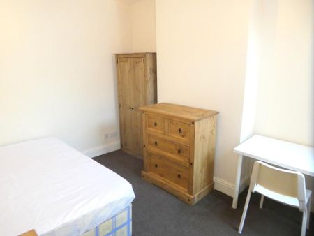 4 bedroom terraced house to rent - Photo 3