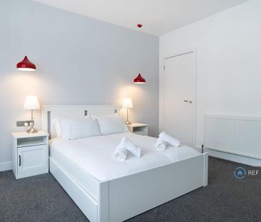 5 bedroom semi-detached house to rent - Photo 3