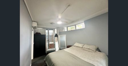Newly renovated spacious 2 BED 2 BATH 2 CAR PARKS One Storage APARTMENT Will not last long - Photo 4