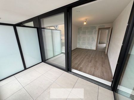 Luxueus nieuwbouwappartement met 2 slaapkamers en 2 ruime terrassen in hartje Zwevegem - Foto 3