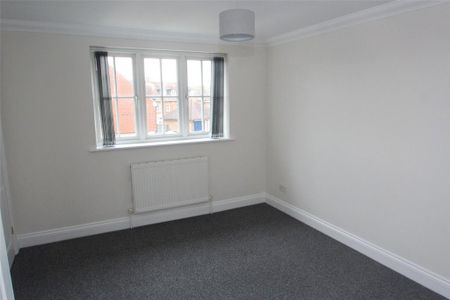 4 bedroom end of terrace house to rent - Photo 3