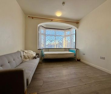 Park Avenue, London - Photo 2