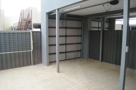 STUNNING TOWNHOUSE IN PRIME LOCATION - EMBRACE THE "CAFE LIFESTYLE" - Photo 4