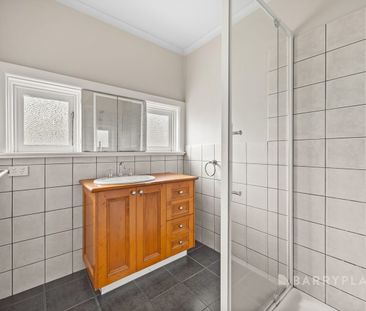 Beautifully Presented Brick Home in Popular Sebastopol - Photo 5