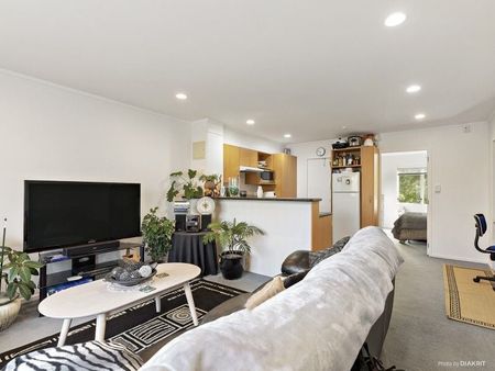 Charming 1-Bedroom Apartment Unit - Photo 3