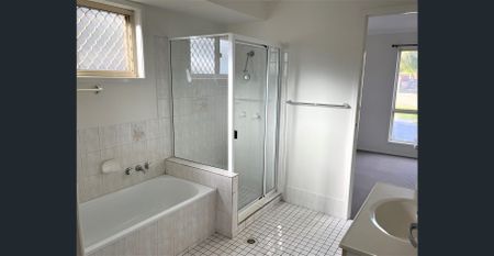 Spacious Family Home - Photo 4