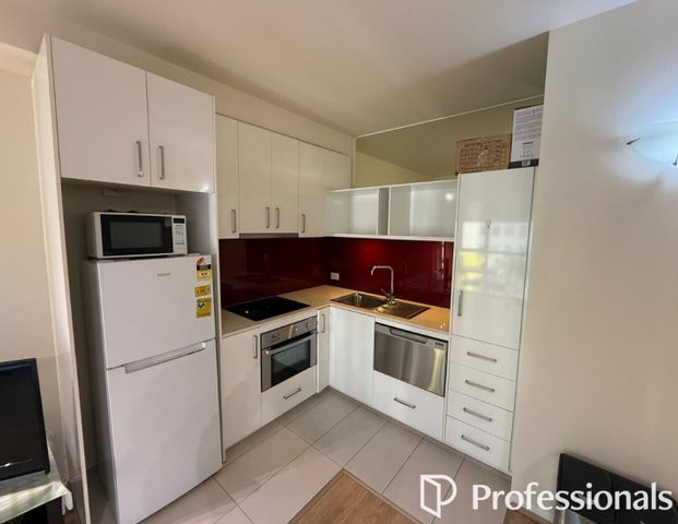 Fully furnished in heart location - Photo 1