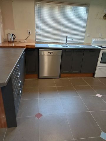 Few Minutes Walk to Porirua Station - Photo 3