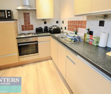 2 bedroom Flat To Let - Photo 4