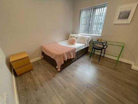 Pownall Square, L3 - Photo 2