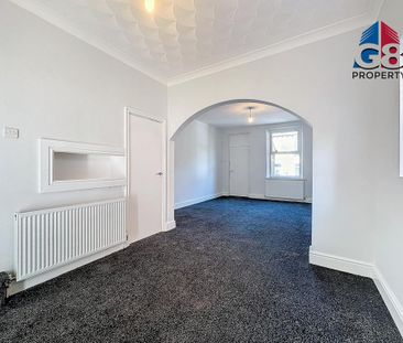 2 bedroom end of terrace house to rent - Photo 2