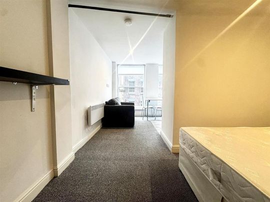 Studio to rent - Photo 1