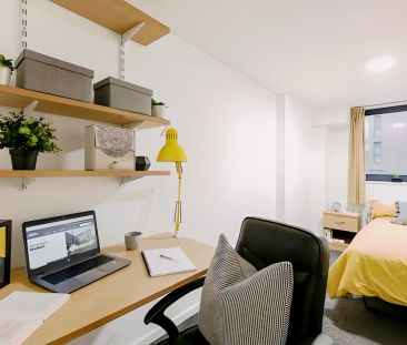 Cushy double ensuite bedroom in Netherthorpe - Photo 2