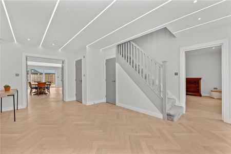5 bedroom detached house to rent - Photo 2