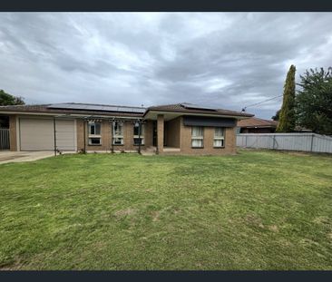 Three bedroom home in ideal Shepparton location! - Photo 4