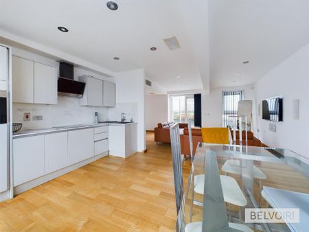 3 bedroom flat to rent - Photo 2