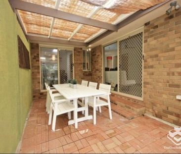 Hidden gem in Burleigh waters . - Photo 5