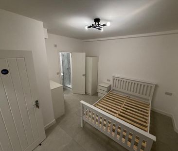 5 bedroom house of multiple occupation to rent - Photo 2