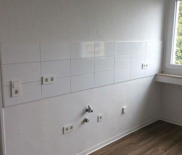 Perfekt!! 3-Zimmerwohnung mit tapezierten Wänden und neuen Böden. S... - Photo 4