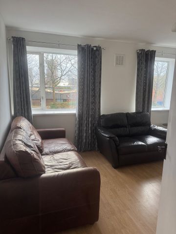 2 Bed Flat, Kielder Square, M5 - Photo 3