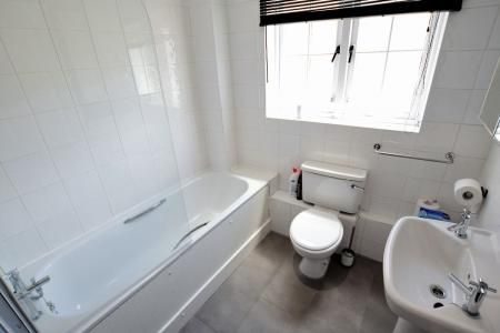 2 Bedroom Student Home - Stirling Court, City Centre - Photo 1