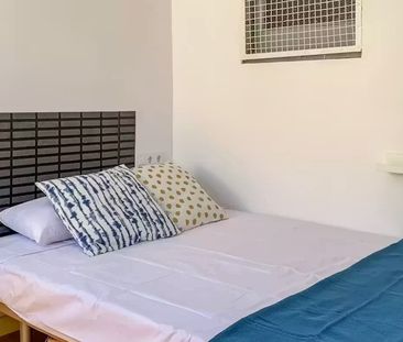 Carrer de l'Antiga Travessera, L'Hospitalet de Llobregat, Catalonia... - Photo 1