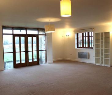 4 bedroom barn conversion to rent - Photo 1