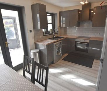 2 bedroom end of terrace house to rent - Photo 2