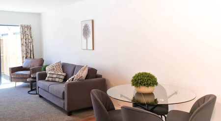 Modern Townhouse in Central City with Garage - Photo 2