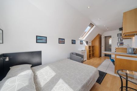 Flat 24 Finchley Road, Hampstead NW3 7AJ - Photo 2