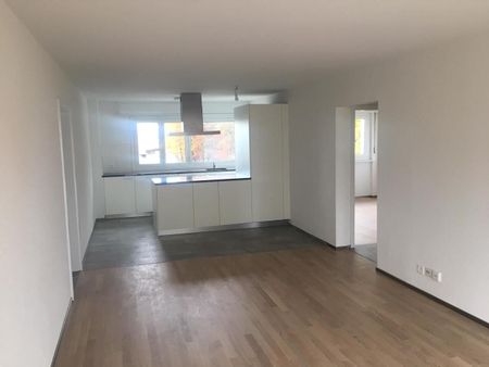 4.5 rooms on 2nd floor ideally located - Photo 2