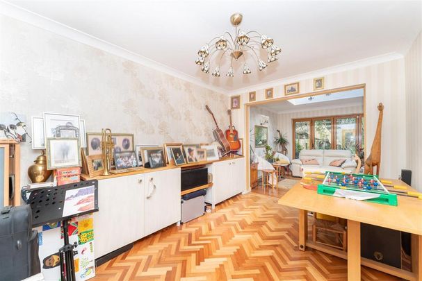 5 bedroom detached house to rent - Photo 1