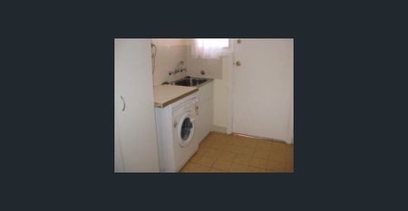 An independent house in an excellent location - Close to all the amenities including Schools - Photo 3