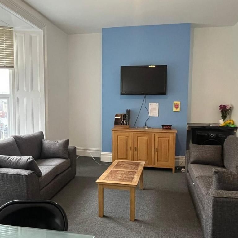 5 bedroom house of multiple occupation to rent - Photo 1