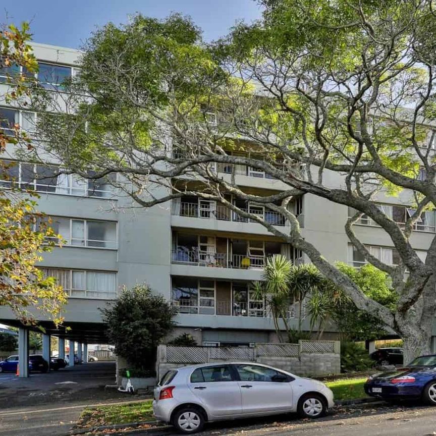 Studio Apartment - Photo 1