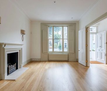 A well presented family house with pretty rear garden and off street parking. - Photo 6