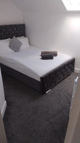 3 bedroom flat to rent - Photo 3