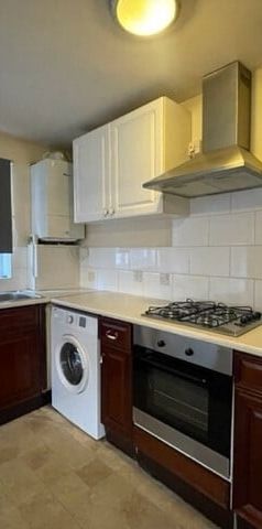 Runnymede Court - Photo 2