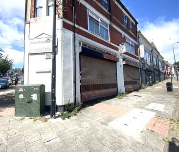 £1,250 PCM, Large Retail Property to Let in Broad Street, Barry, Va... - Photo 2