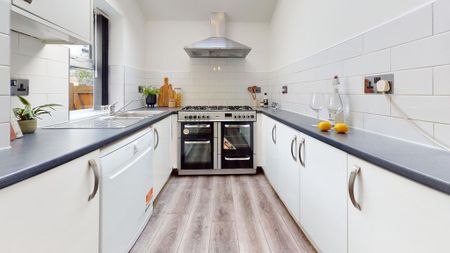 2 bedroom flat to rent - Photo 4